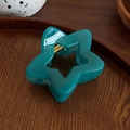 Pinza para el pelo con forma de estrella turquesa sobre bandeja de madera elegante - Azul