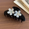 Elegante pinza per capelli in resina nera con fiori marmorizzati e piccoli strass luminosi - Molletta Per Capelli A Fiore