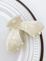 Elegante pinza para el pelo en acetato crema con textura de mármol en plato cerámico - Blanco Gema