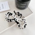 Elegante molletta per capelli con motivo mucca bianco e nero su vassoio di vetro - Pinza Grande Farfalla Bianco e Nero (F189) / Motivo Mucca (F189)