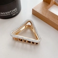 Pince à cheveux triangulaire en alliage doré avec plaques en acétate marbré blanc - 5cm / Blanc Vague