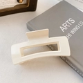 Minimalistische cremeweiße quadratische Haarklammer im großen geometrischen Hohl-Design - 10.5cm / Off-White