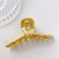 Crossed tortoiseshell acetate hair claw clip in yellow and white marble pattern - Milk Tea