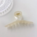 Pince à cheveux croisée évidée crème élégante avec une finition nacrée brillante - Pince à Cheveux Creuse en Croix / 10.5cm / Blanc Iridescent