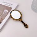 Mini specchio a mano con motivo a tartaruga, eleganti bordi ondulati e manico portatile - Tartarugato Caffè (5.8cm)