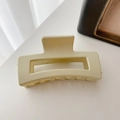 Pince à cheveux rectangulaire minimaliste en résine jaune crème mat pour femme - Blanc Cassé Mat (8.5cm)