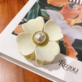Elegant 6.3cm cream flower hair claw clip with pearl center and golden woven edge - White