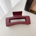 Pince à cheveux carrée bordeaux mat en résine avec design évidé pour coiffures quotidiennes - Rouge Vin Mat (8.5cm)