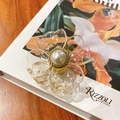 Eleganter 6,3 cm Blumen-Haarklammer mit klaren Blütenblättern und Perlenakzent - Transparent Weiß