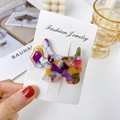 Graziosa clip per capelli da 5,3cm in acetato colorato a forma di Scottish Terrier su card - Multicolore Fantasia