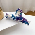 Elegante pinza para el pelo en acetato veteado azul y violeta con muelle dorado - Azul Deslumbrante (11cm)