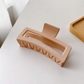 Pinza de pelo rectangular grande en color melocotón mate con diseño minimalista - Rosa carne