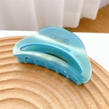 Pinza per capelli media in acetato azzurro con logo dorato per uno styling elegante - Azzurro Lucido