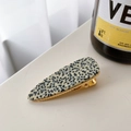 Pinza para el pelo en color blanco crema con lunares negros y base metálica dorada - 6cm / Leopardo Beige
