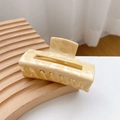 Eleganter cremefarbener Haarclip aus Zelluloseacetat mit feiner Marmor-Optik Textur - 7.5cm