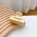 Haarklammer in Creme-Gelb mit Käsetextur und minimalistischem rechteckigem Design - 5,5 cm / Käsetextur (Kleines Rechteck)
