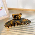 Haarklem in schildpadmotief met strass-beertje op een luxe glazen achtergrond - Koffie Schildpad