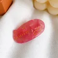 Pink marble resin cat hair clip with gold glitter and cute cat face details - 4cm / Metallic Red