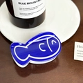 Mini pinza de pelo de gato en acetato azul con diseño minimalista de patrón de pez - Pez Azul