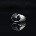 Klassischer Vintage-Ring mit ovalem Tigerauge und hochpoliertem silbernem Stahlband - US 7 / Stahl Schwarz (Schwarzer Onyx)