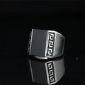 Anello da uomo vintage gotico in acciaio inossidabile con inserto nero e motivo greco - US 7 / Nero Acciaio