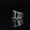 Titanstahl-Herrenring mit schwarzer Tropfkleber-Einlage und Hammerschlag-Textur Design - US 7 / Stahlschwarz