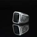 Bague vintage pour hommes en acier titane avec pierre noire rectangulaire et relief - US 7 / Noir Acier