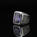 Bague vintage en acier titane pour homme avec pierre violette rectangulaire et gravures - US 7 / Violet