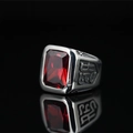 Bague vintage en acier titane pour hommes avec une grande pierre rouge rectangulaire gravée - US 7 / Rouge