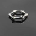 Anillo vintage irregular de acero de titanio con diseño de bambú y acabado en plata brillante - US 7 / Plateado