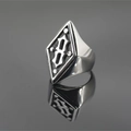 Retro-Siegelring aus Edelstahl mit Rautenform und gotischer Nummer Acht - US 7 / Gothic Nummer 8 Rhombus Stil (x1194)