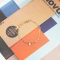 Elegante bracciale doppio strato in titanio dorato con zircone e chiusura a moschettone - Oro