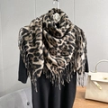 Classic leopard print scarf with fringe details and earthy tones for autumn winter style - 100x100cm / Leopard White