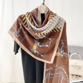 Elegante zijden sjaal met ruitersportpatroon en karamel-blauwe kettingprint - 180*85CM / Roodbruin