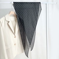 Élégante écharpe en soie à pois noirs et blancs suspendue pour un style de mode - Noir