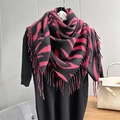 Schal mit Leopardenmuster in Rosa und Schwarz mit langen Fransen aus Kaschmirimitat - 100x100cm / Schwarz Und Pfirsich Zebra
