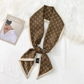 Smal sjaaltje in karamelbruin met geometrische patronen en stijlvolle witte randen - 22x140cm / Triomphe Monogram Ketting Stijl / Bruin