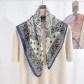 Donkerblauwe zijden sjaal met paisley bloemenprint en bohemien patroonontwerp - Blauw
