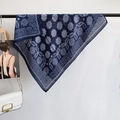 Dunkelblaues Seidentuch mit geometrischem Blumenmuster für Damen als Halstuch oder Schal - Marineblau