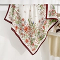 Vierkante zijden sjaal met bloemenprint, bordeauxrode rand en botanische patronen - Rode Rand (90RZW29-3) / 90cmx90cm