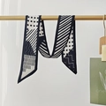 Foulard étroit en soie vintage avec motifs géométriques noirs et blancs et rayures - Pois Noirs (6*95)