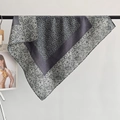 Écharpe élégante en coton et lin avec motifs paisley et floraux en tons gris et noir - 68cmx68cm / 68RZW157-Vert