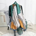 Sciarpa lunga in raso di seta con motivi geometrici in verde e giallo moda - Ciano