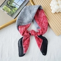 Retro Seidenschal mit Farblock-Druck, Blumenmuster und schwarzer Spitzenverzierung - Grau