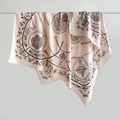Pañuelo cuadrado de seda rosa con estampado ecuestre vintage y elegantes bordes beige - 130cmx130cm / Rosa