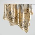 Pañuelo de satén champán con estampados ecuestres vintage y motivos de flores - 130cmx130cm / Amarillo