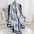Französischer Vintage Seidenschal mit Toile-de-Jouy-Muster in Blau und Weiß - Blau