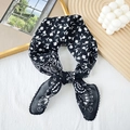 Eleganter schwarzer Seidenschal mit Paisley-Muster, Blumen und Spitzenborte - 62cm X 62cm / Schwarz