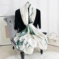 Elegante sciarpa in seta bianca con stampe floreali di loto per un look femminile di classe - Stile Bianco Stampa Loto (XSD398-1)