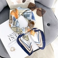 Marineblauer Kunstseidenschal mit Vintage-Gürtelmuster und bunten Karos für Damen - Blauer Rand